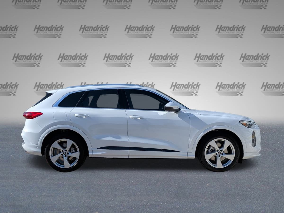 2025 Audi Q5 - Image 10