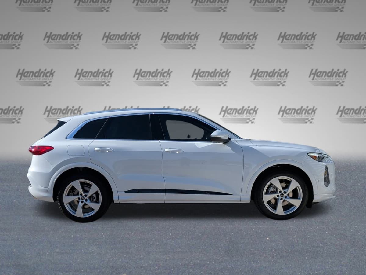 2025 Audi Q5 - Image 10