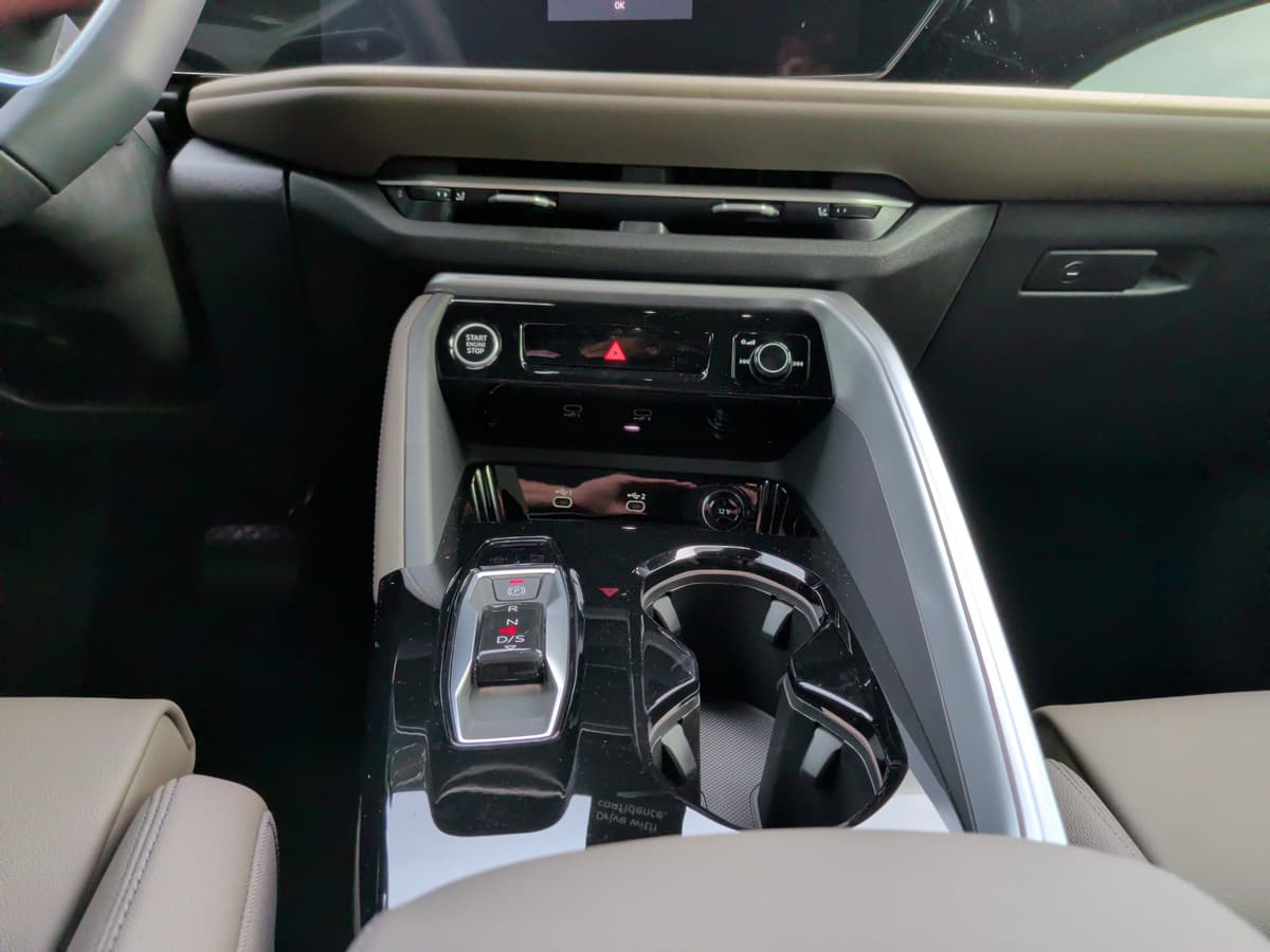 2025 Audi Q5 - Image 25