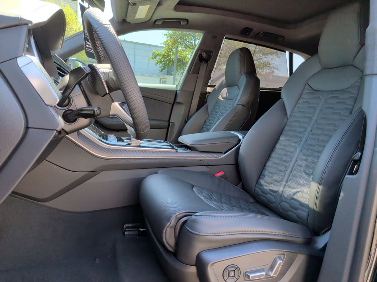 2026 Audi RS Q8 - Image 15