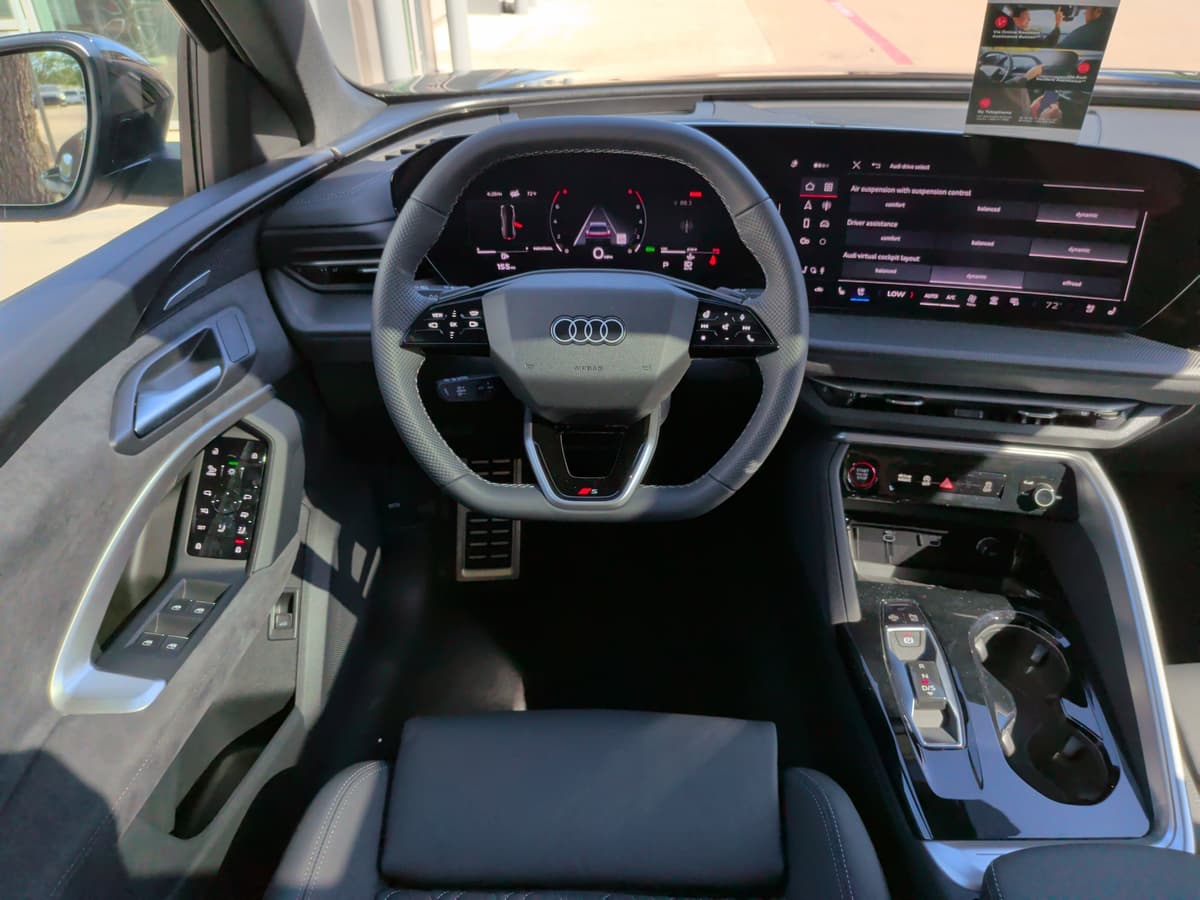 2025 Audi SQ5 - Image 17