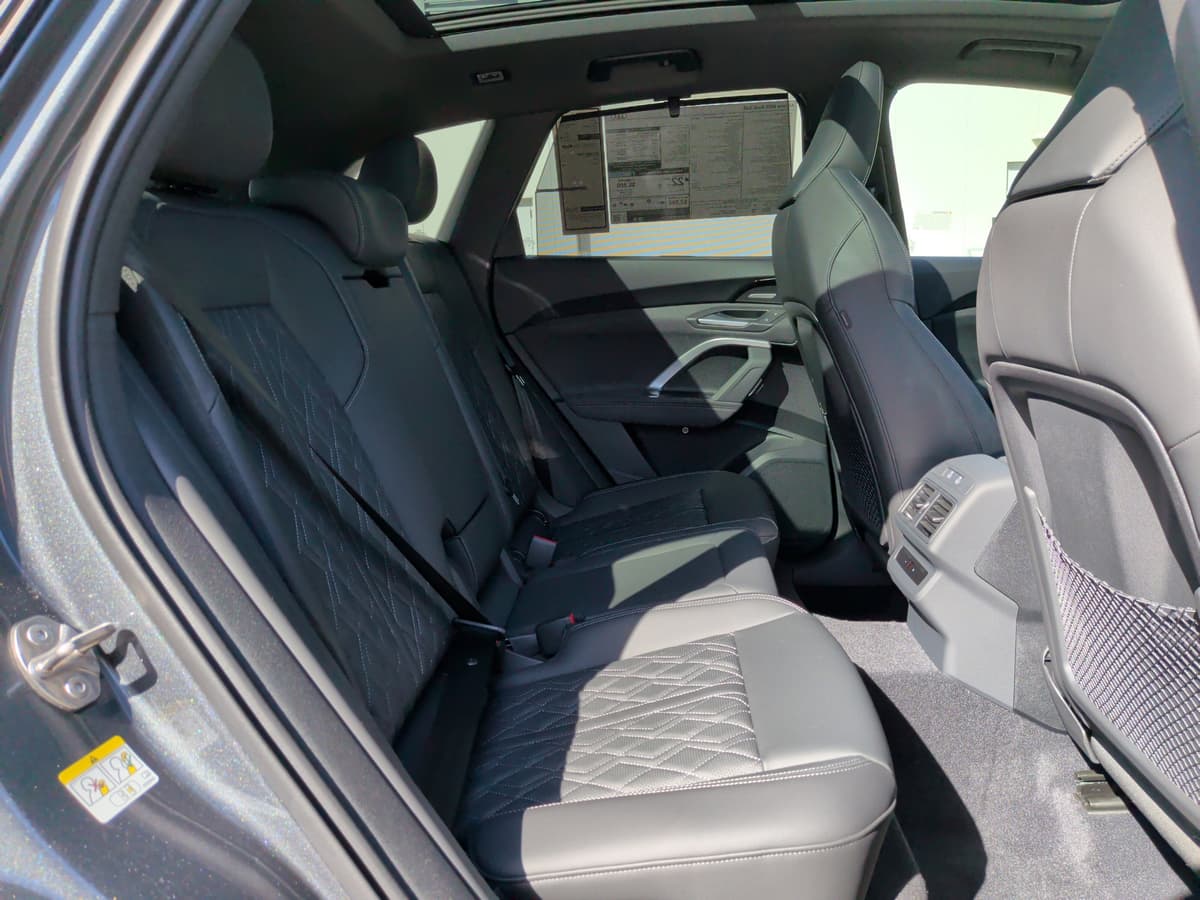 2025 Audi SQ5 - Image 33
