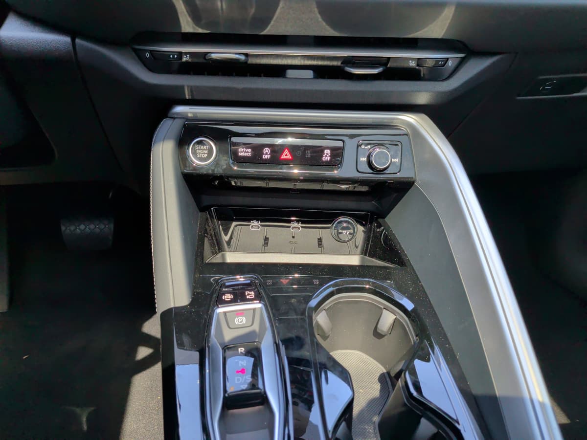 2025 Audi Q5 - Image 32