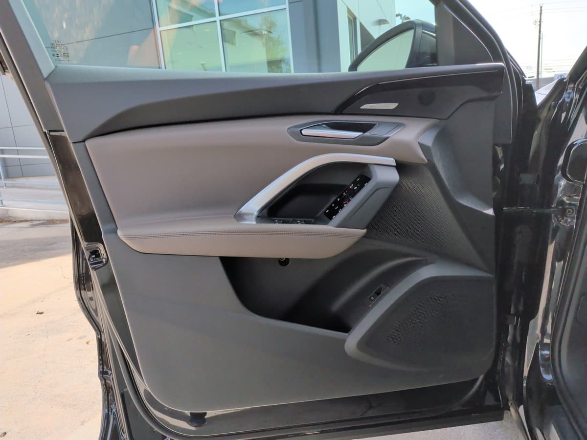 2025 Audi Q5 - Image 13