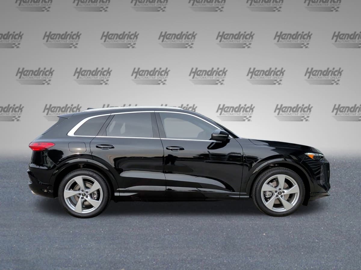 2025 Audi Q5 - Image 10