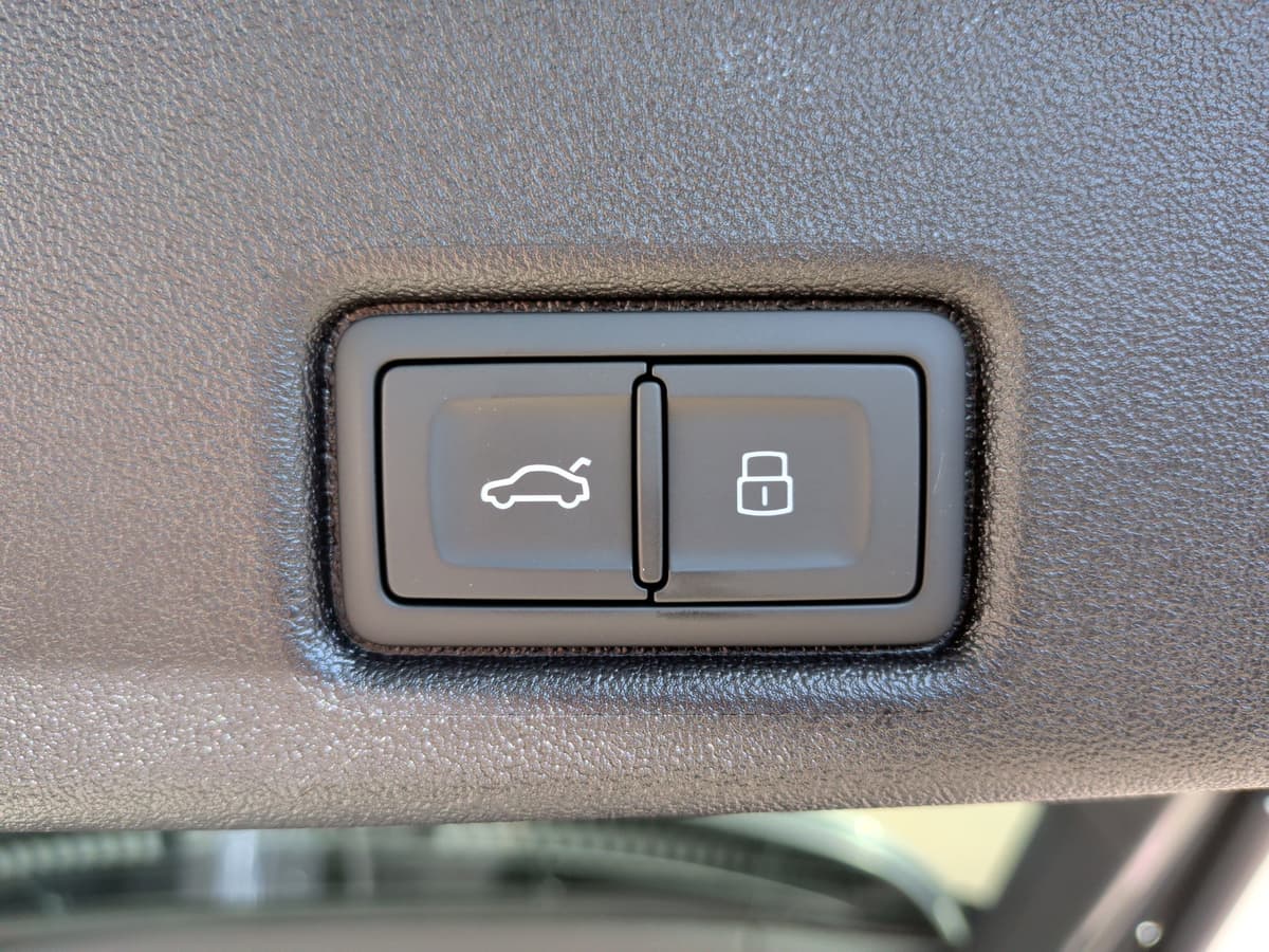 2025 Audi SQ5 - Image 39