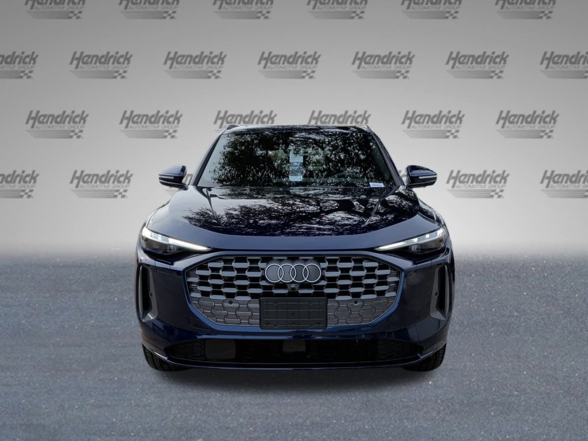 2025 Audi Q5 - Image 3