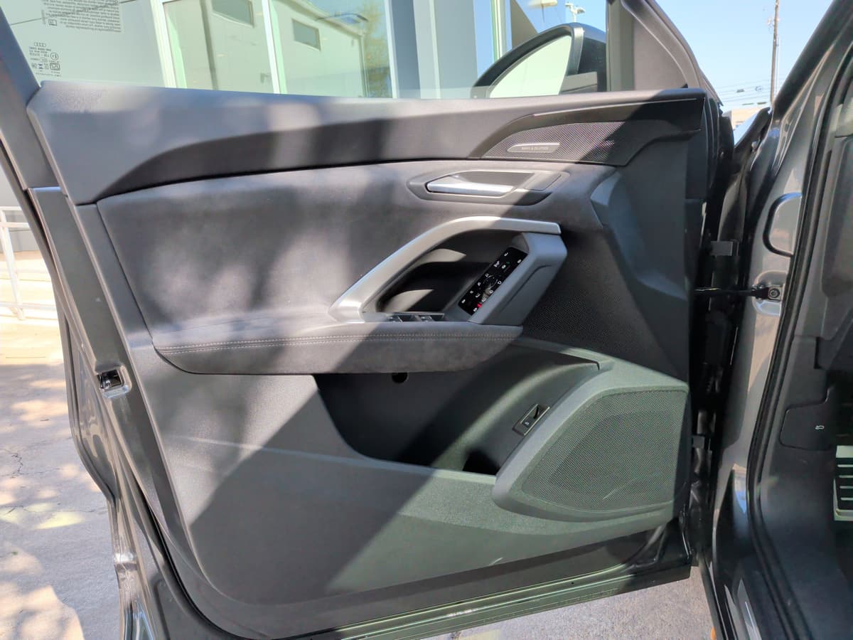 2025 Audi SQ5 - Image 13