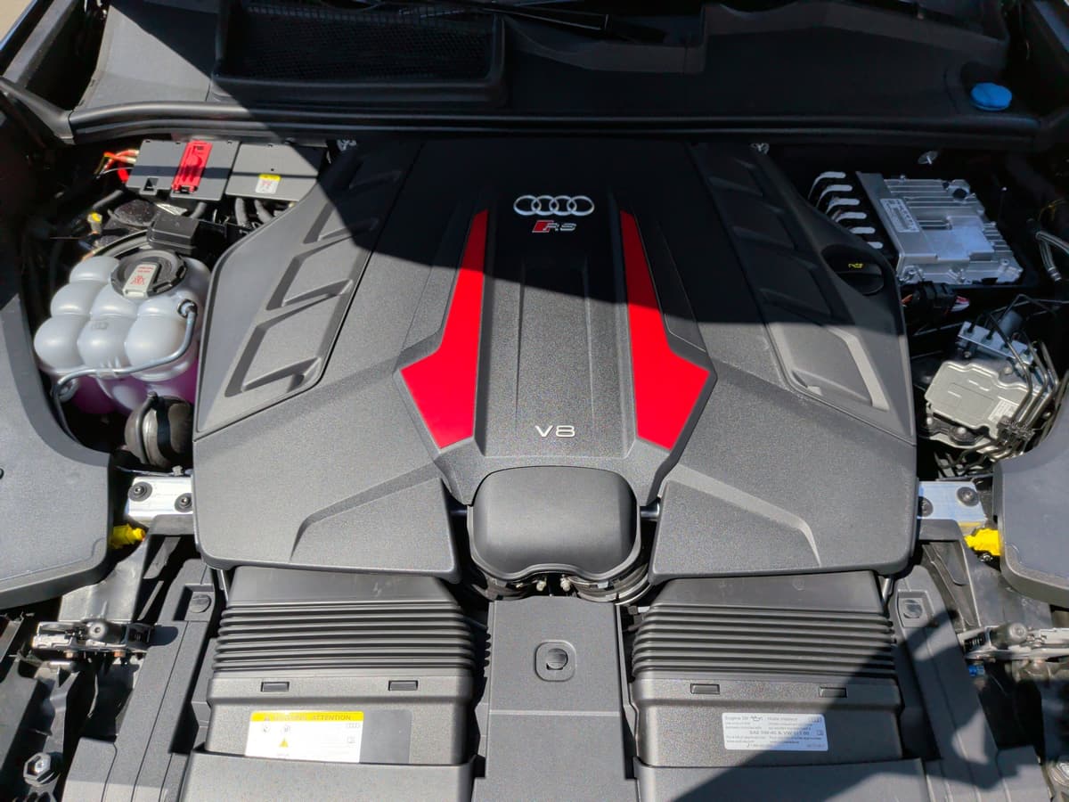 2026 Audi RS Q8 - Image 36