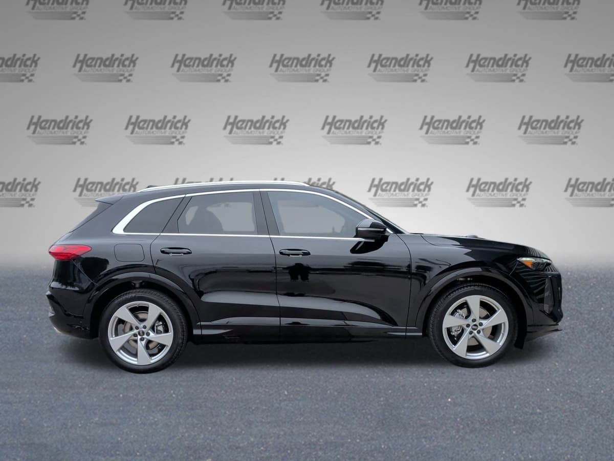 2025 Audi Q5 - Image 10