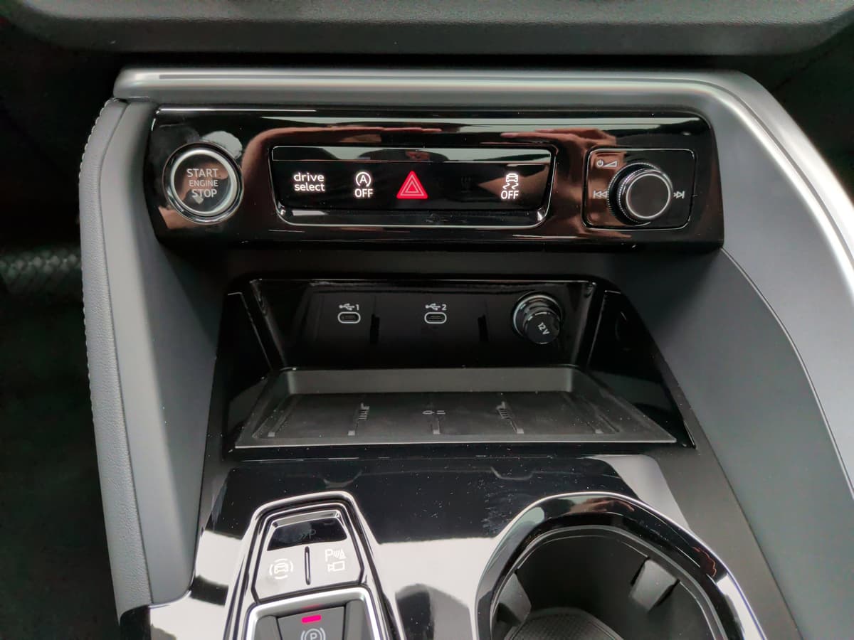 2025 Audi Q5 Sportback - Image 32