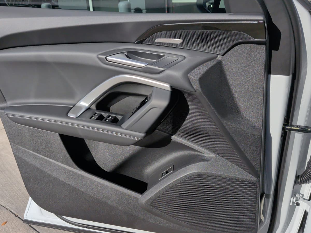 2025 Audi Q5 - Image 27