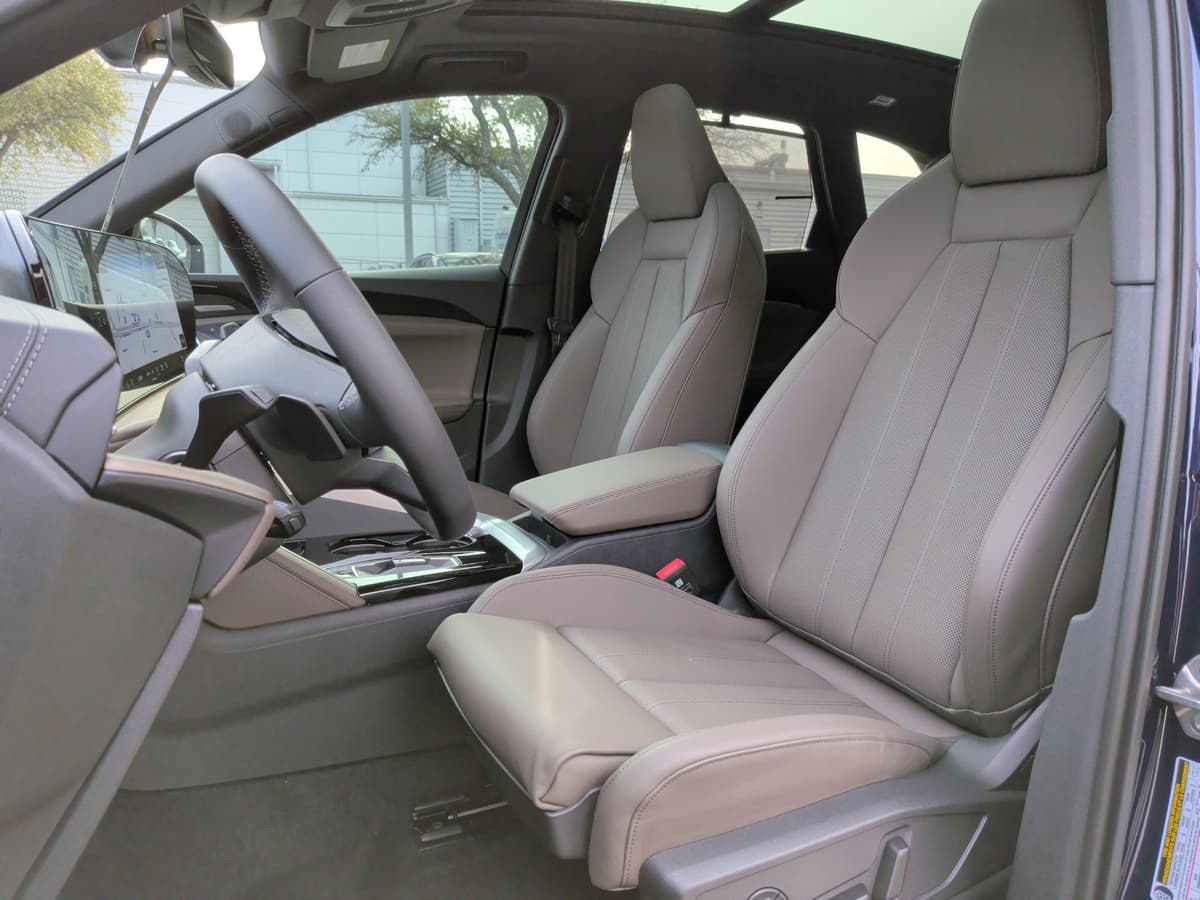 2025 Audi Q5 - Image 16