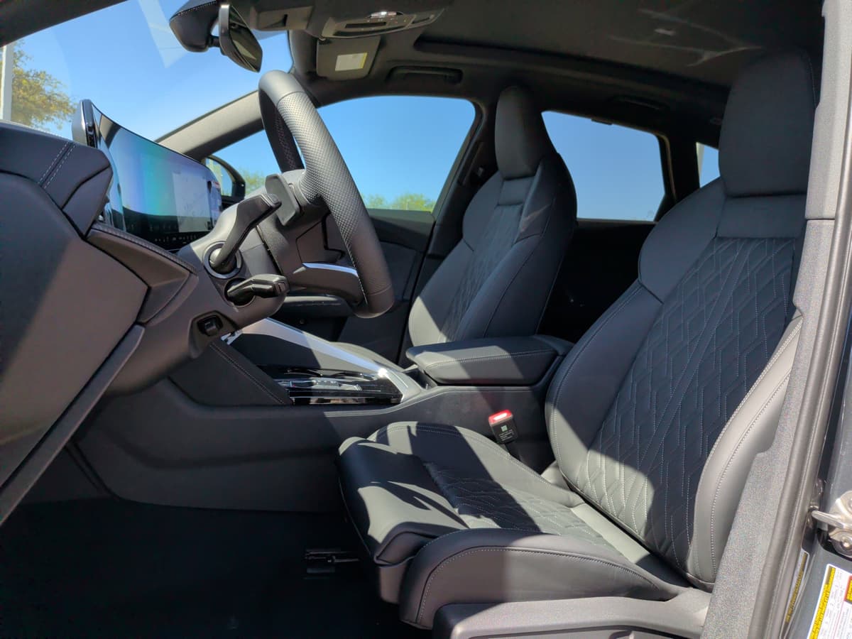 2025 Audi SQ5 - Image 16