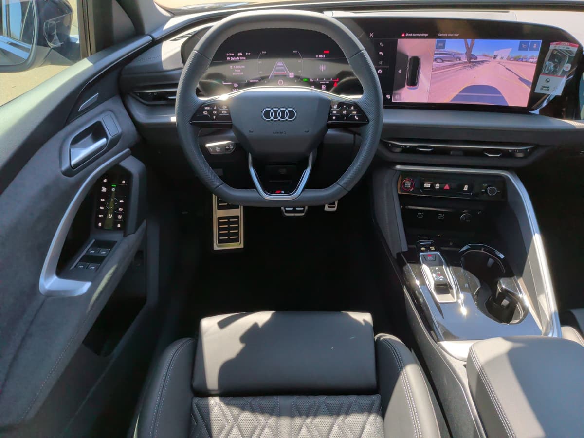 2025 Audi SQ5 - Image 17