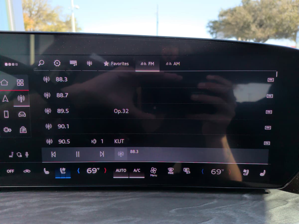 2025 Audi Q5 - Image 25