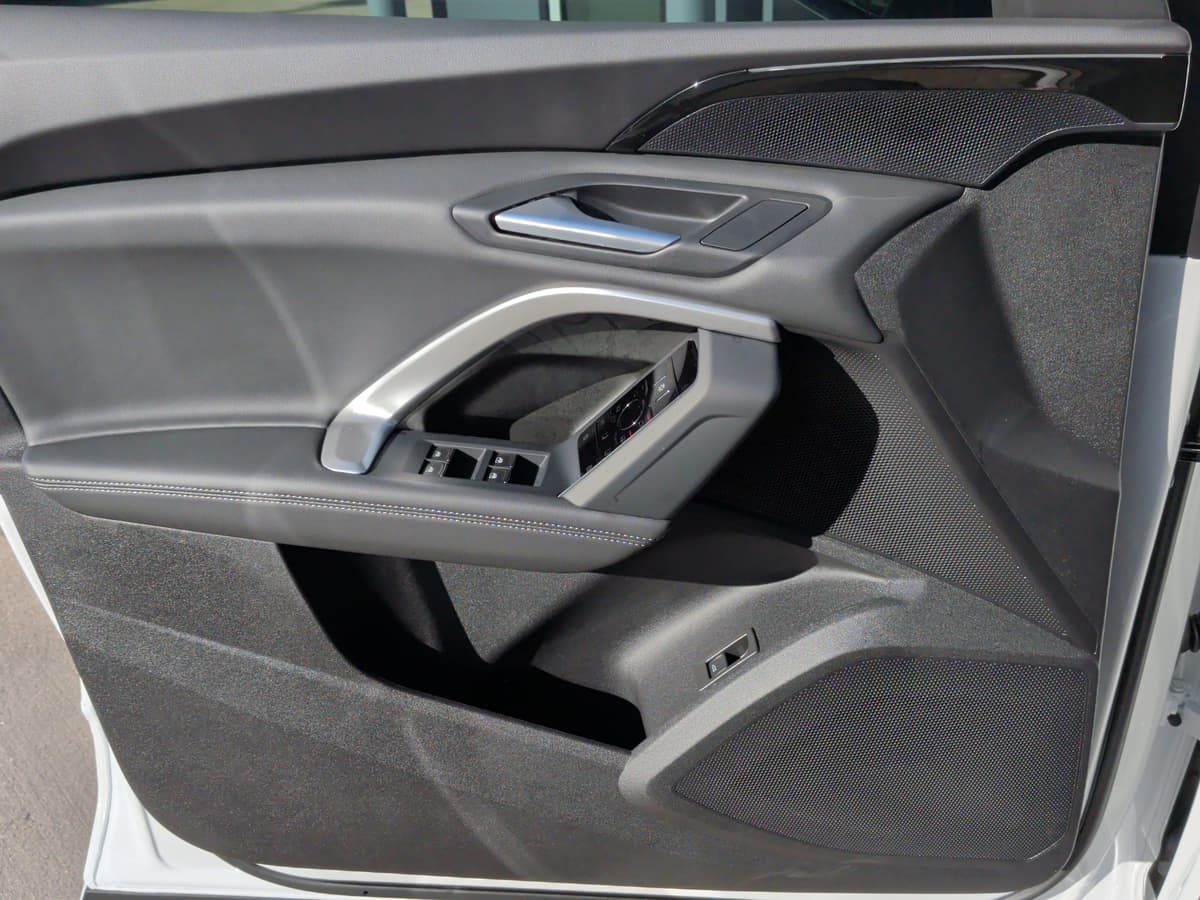 2025 Audi Q5 - Image 28