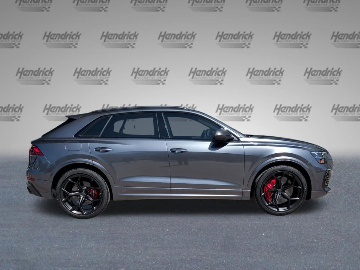 2026 Audi RS Q8 - Image 10