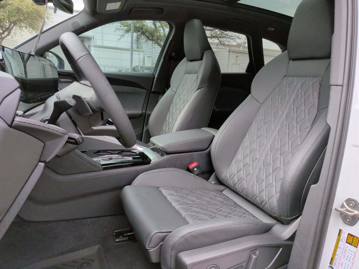 2025 Audi SQ5 - Image 14