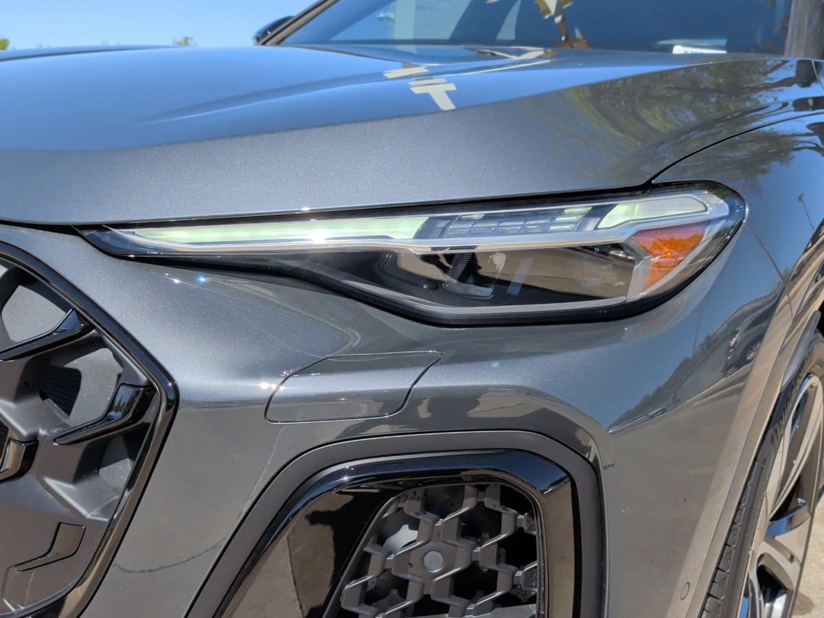 2025 Audi SQ5 - Image 11