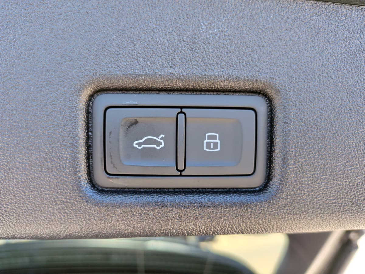 2025 Audi SQ5 - Image 40