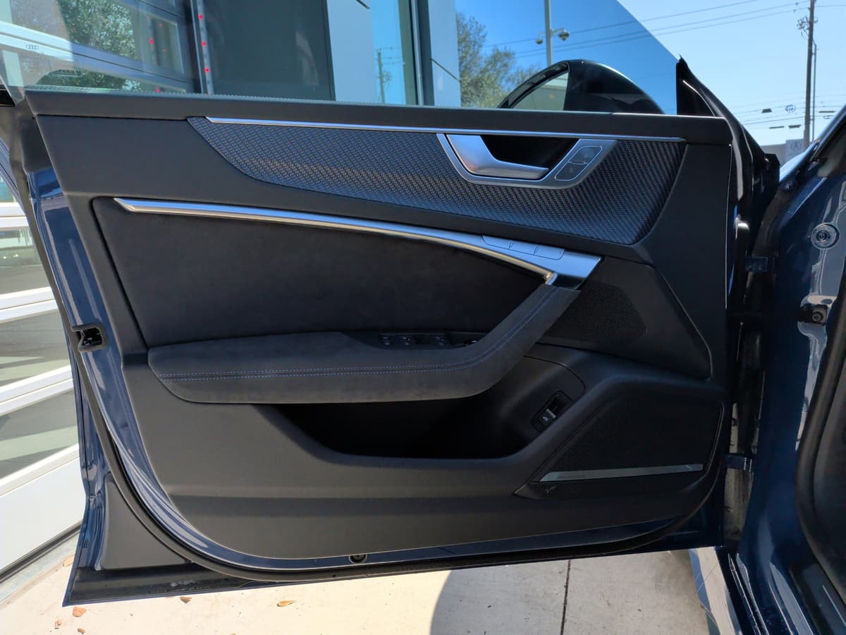 2025 Audi RS 7 - Image 13