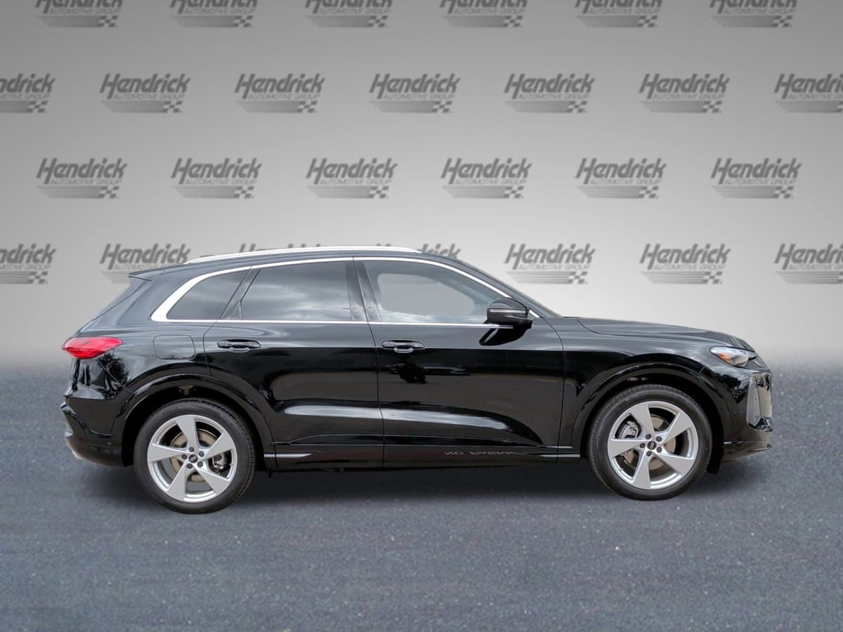 2025 Audi Q5 - Image 10