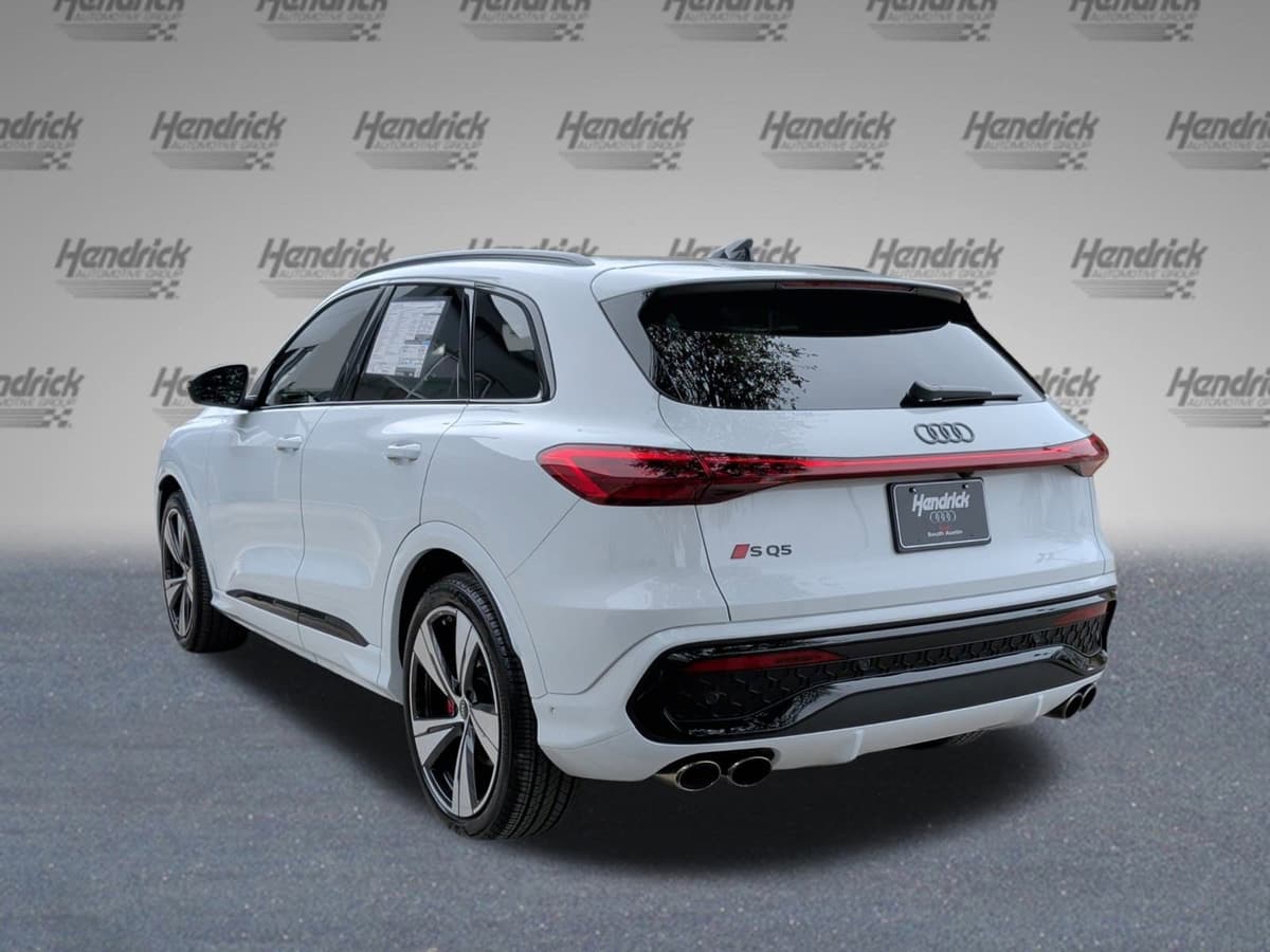 2025 Audi SQ5 - Image 7