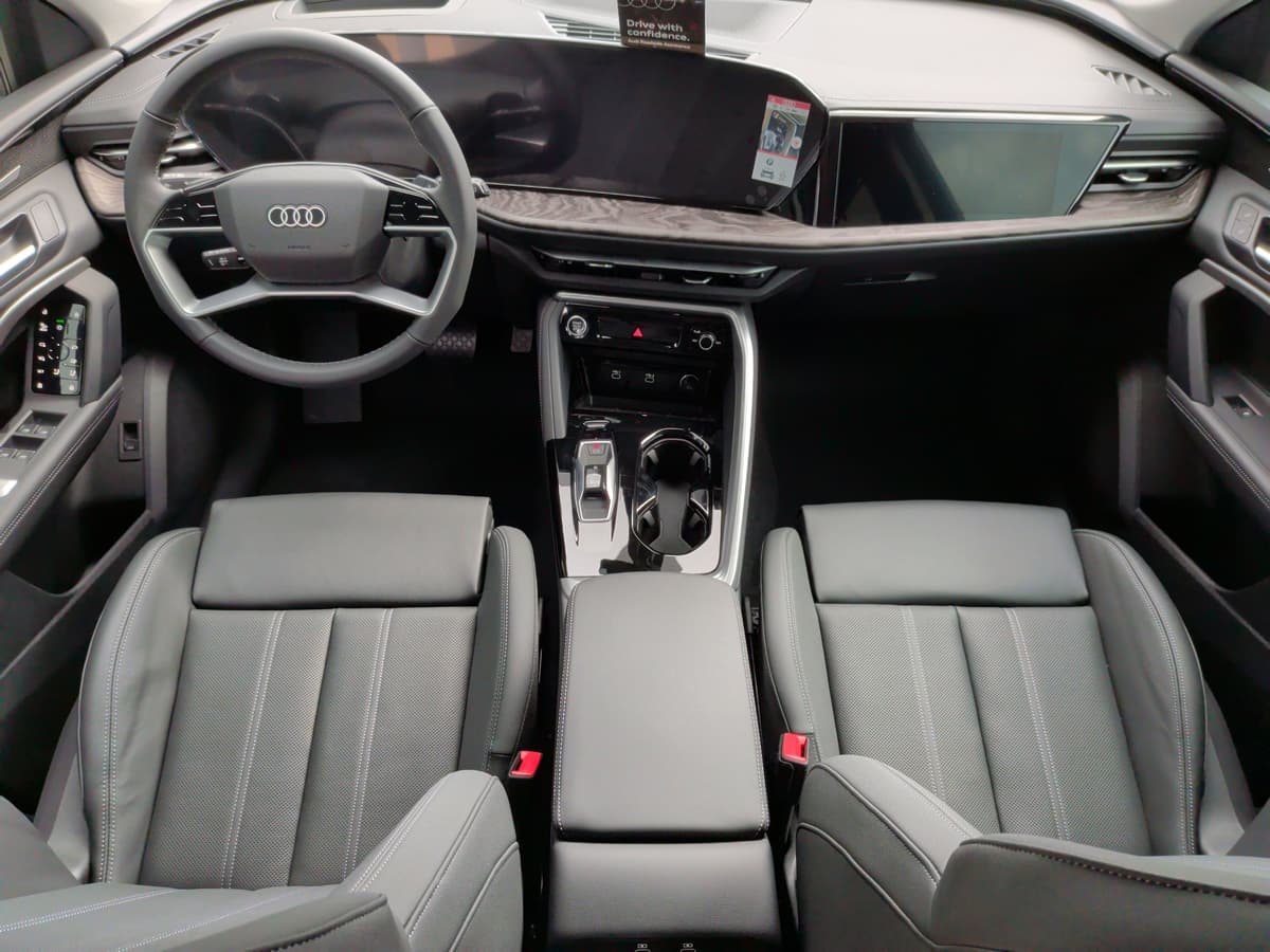 2025 Audi Q5 - Image 18