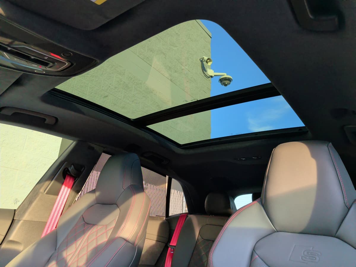 2026 Audi SQ8 - Image 31