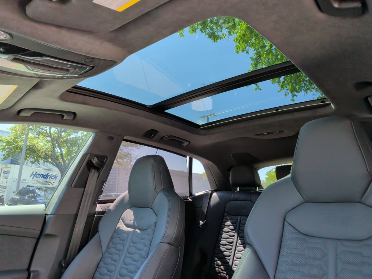 2026 Audi RS Q8 - Image 30