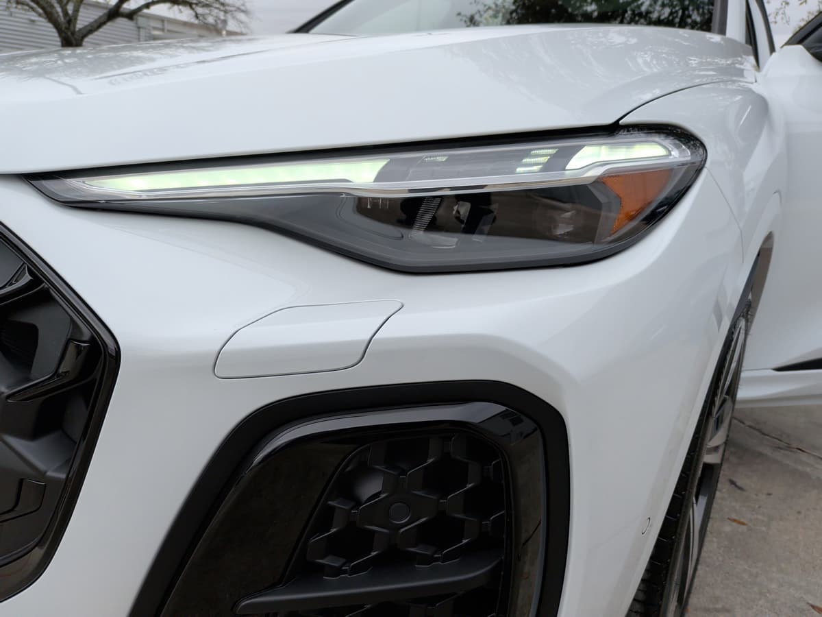 2025 Audi SQ5 - Image 11