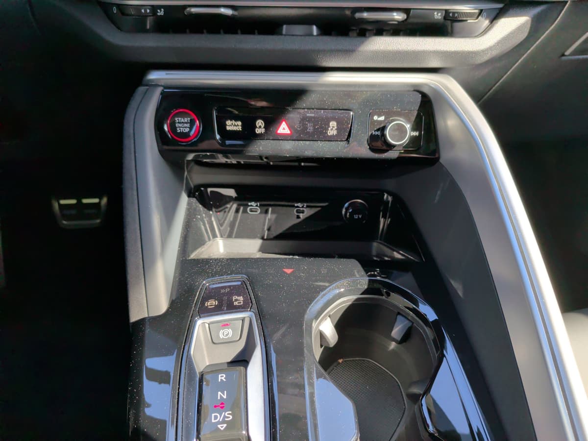 2025 Audi SQ5 - Image 32