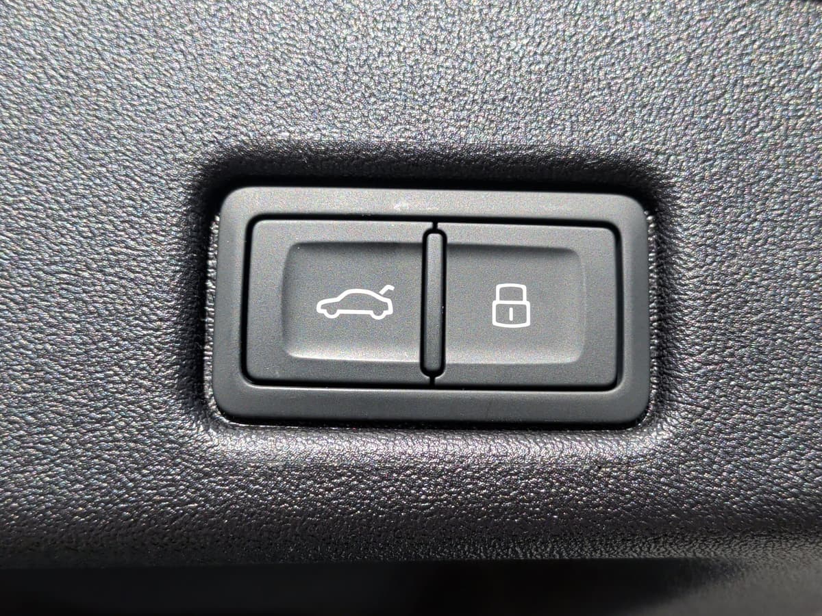 2025 Audi Q5 - Image 32