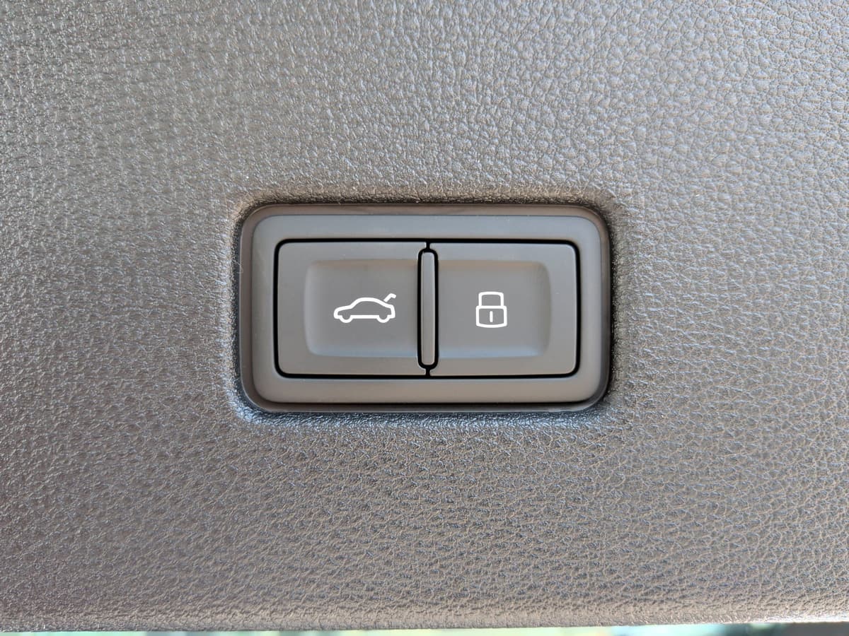 2026 Audi RS Q8 - Image 42