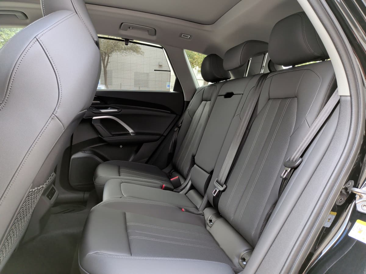 2025 Audi Q5 - Image 32