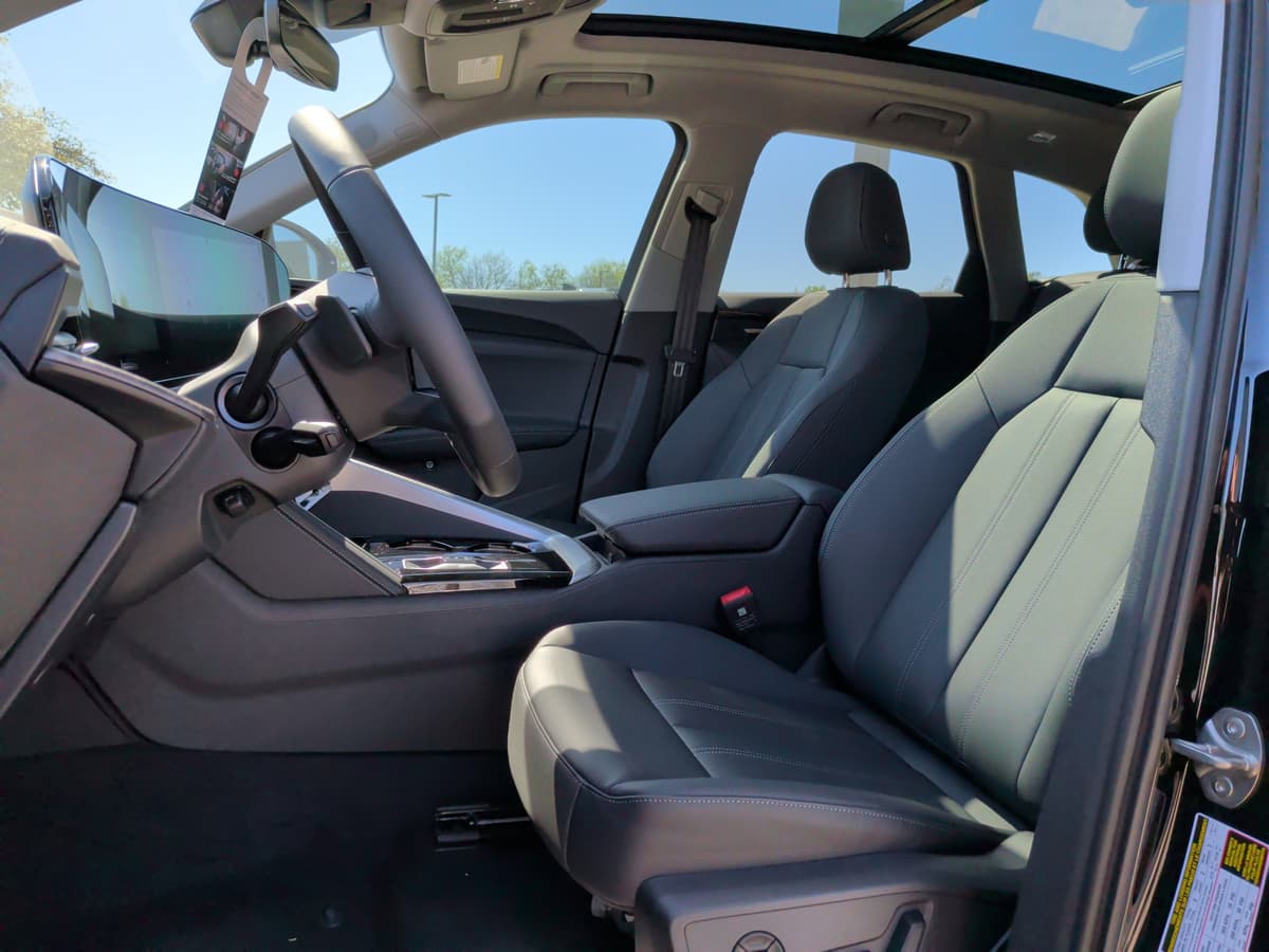 2025 Audi Q5 - Image 16