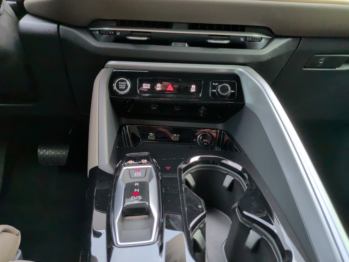 2025 Audi Q5 - Image 25