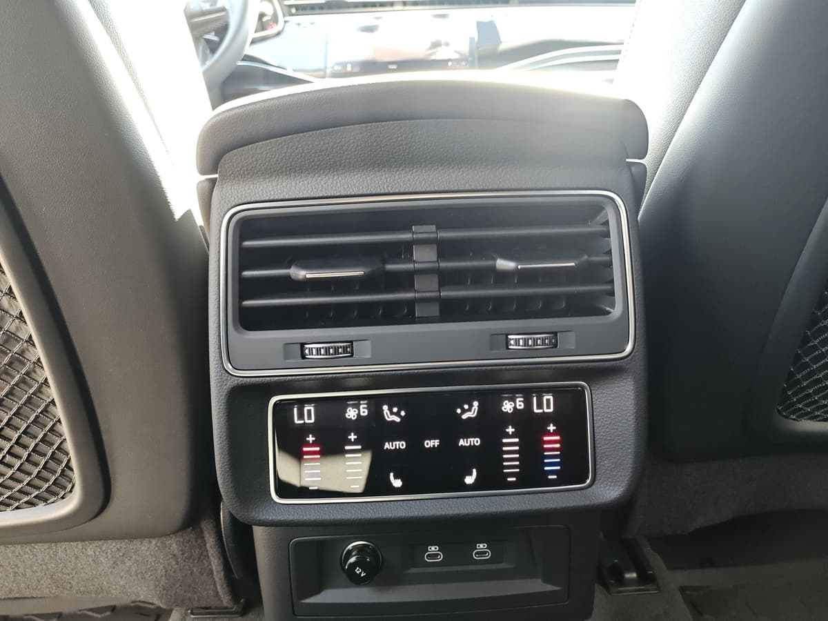 2025 Audi Q8 - Image 25