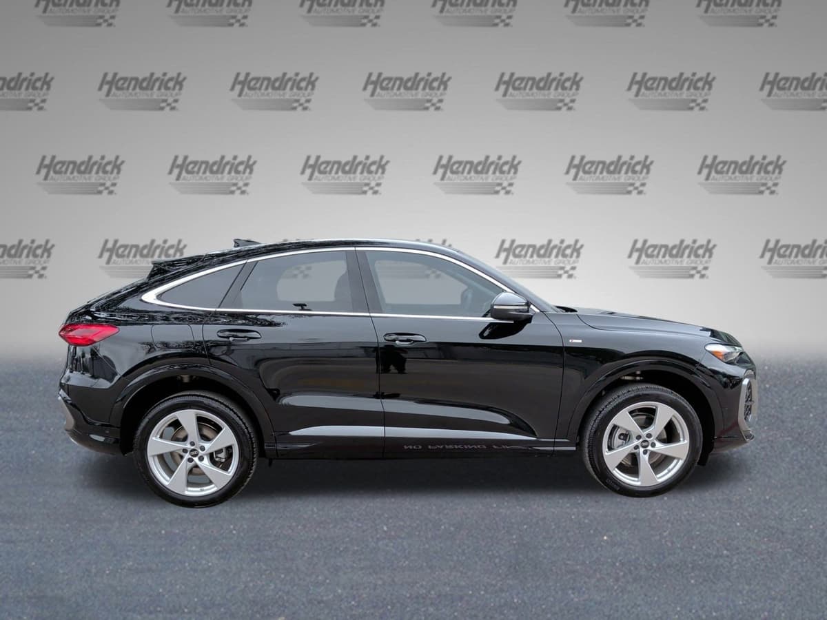 2025 Audi Q5 Sportback - Image 10