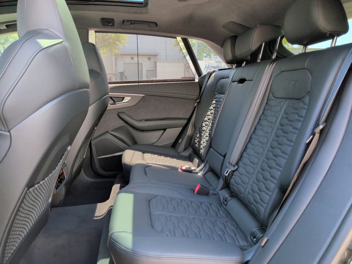 2026 Audi RS Q8 - Image 32