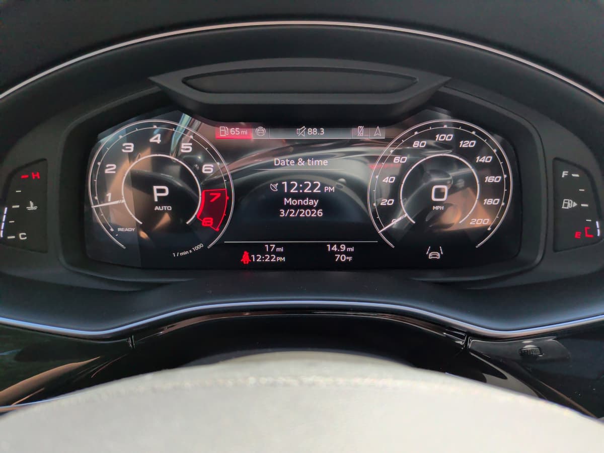 2026 Audi RS Q8 - Image 23