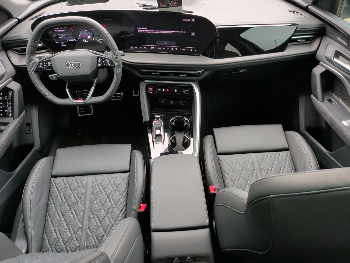 2025 Audi SQ5 - Image 17