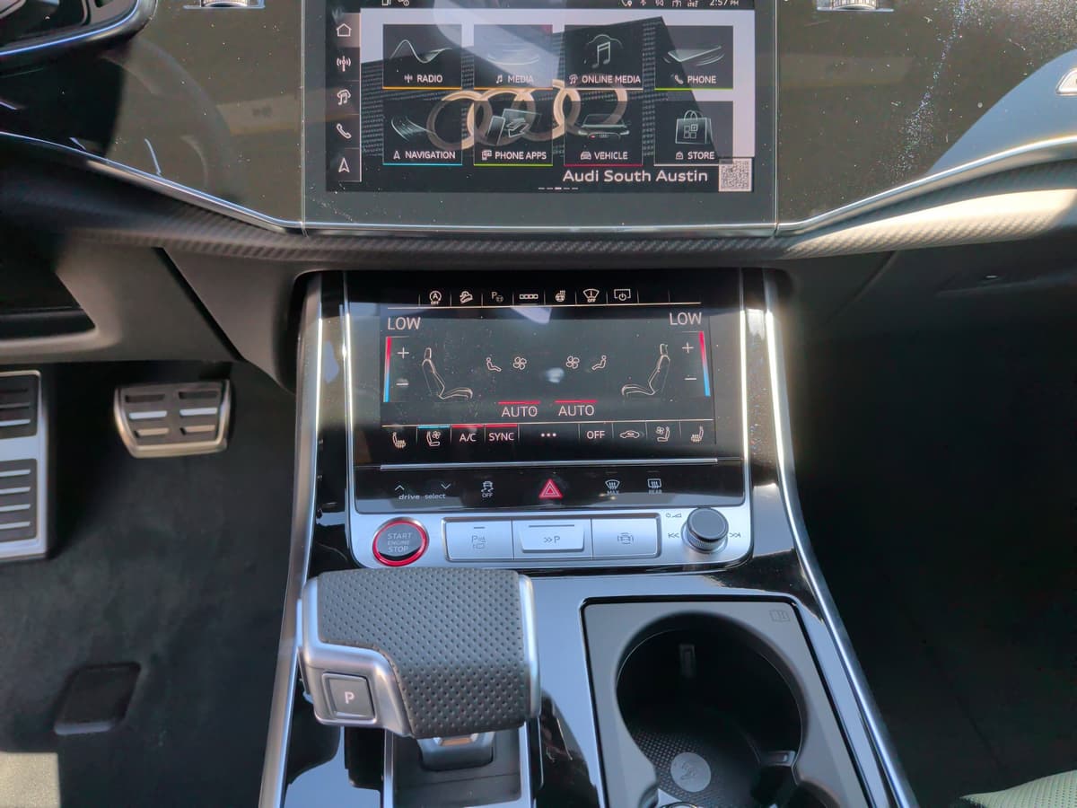 2026 Audi RS Q8 - Image 31