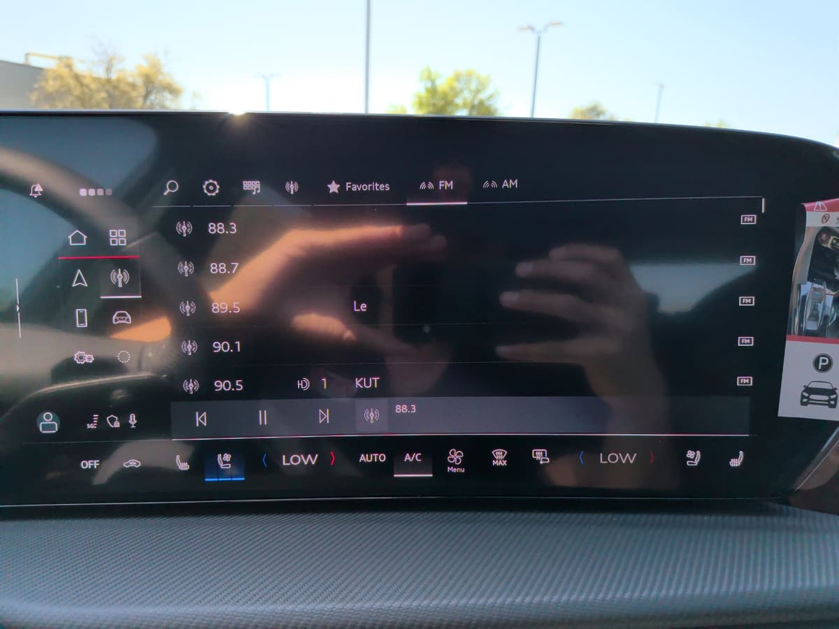 2025 Audi SQ5 - Image 25