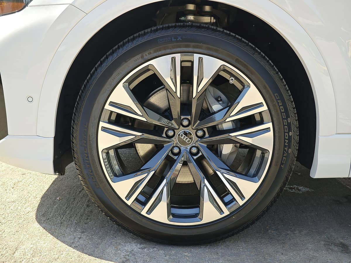 2025 Audi Q8 - Image 31