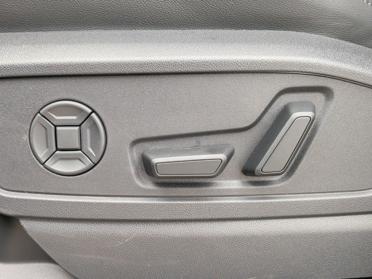 2025 Audi Q5 - Image 32