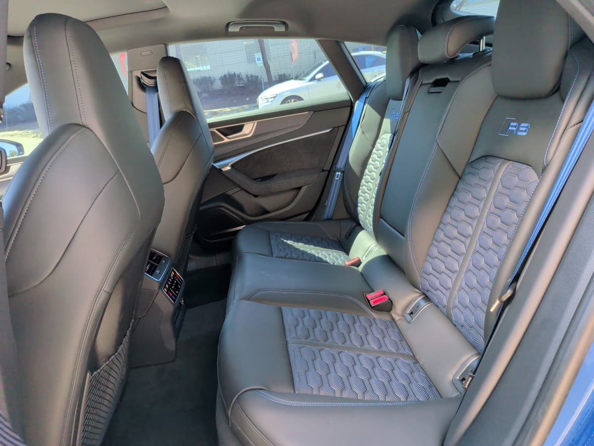 2025 Audi RS 7 - Image 32