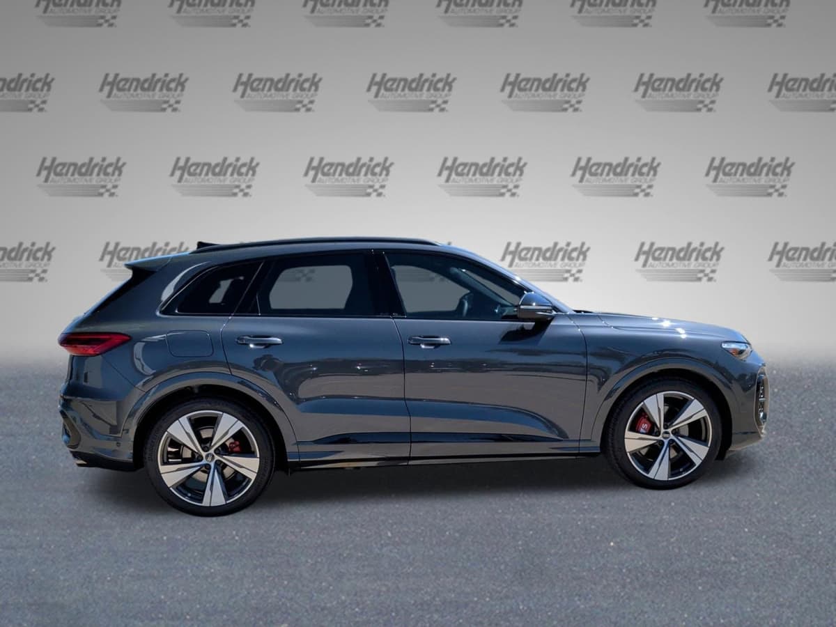 2025 Audi SQ5 - Image 10