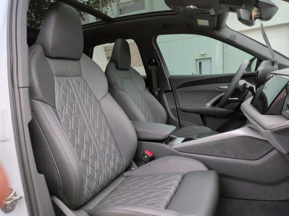 2025 Audi SQ5 - Image 20